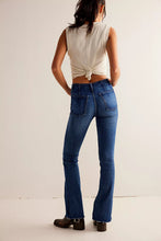 Load image into Gallery viewer, We The Free Level Up Slit Slim Flare Jeans