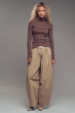 Load image into Gallery viewer, Contrast Seam Turtleneck Knit Top
