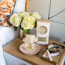 Load image into Gallery viewer, Cashmere Kiss Flower Diffuser

