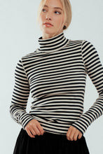 Load image into Gallery viewer, Contrast Seam Turtleneck Knit Top
